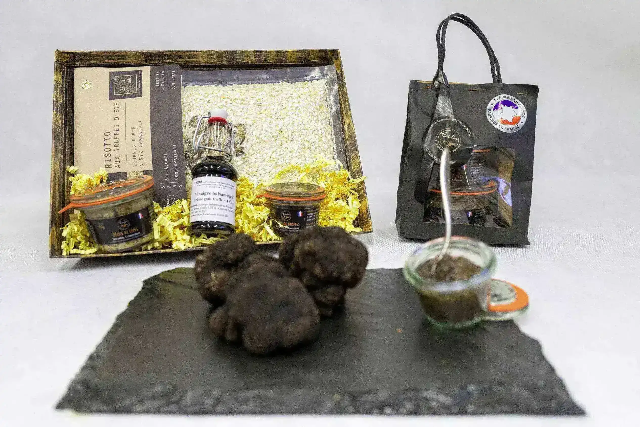 Sac cadeau autour de la truffe d'hiver (Tuber melanosporum) - vue 2